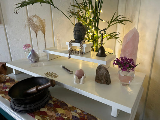 💎 Choosing Crystals for Your Altar: Energy, Placement & Intention